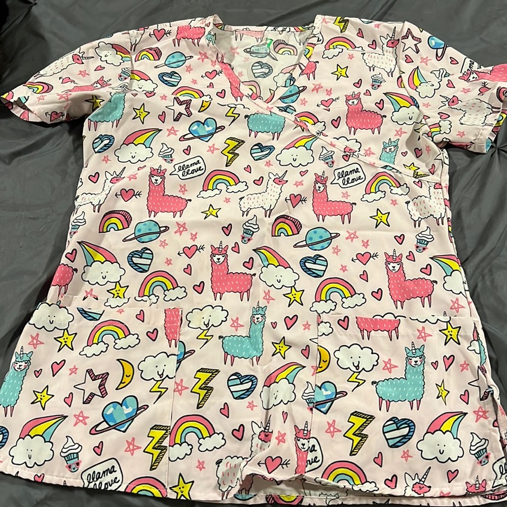 gt llama scrub top